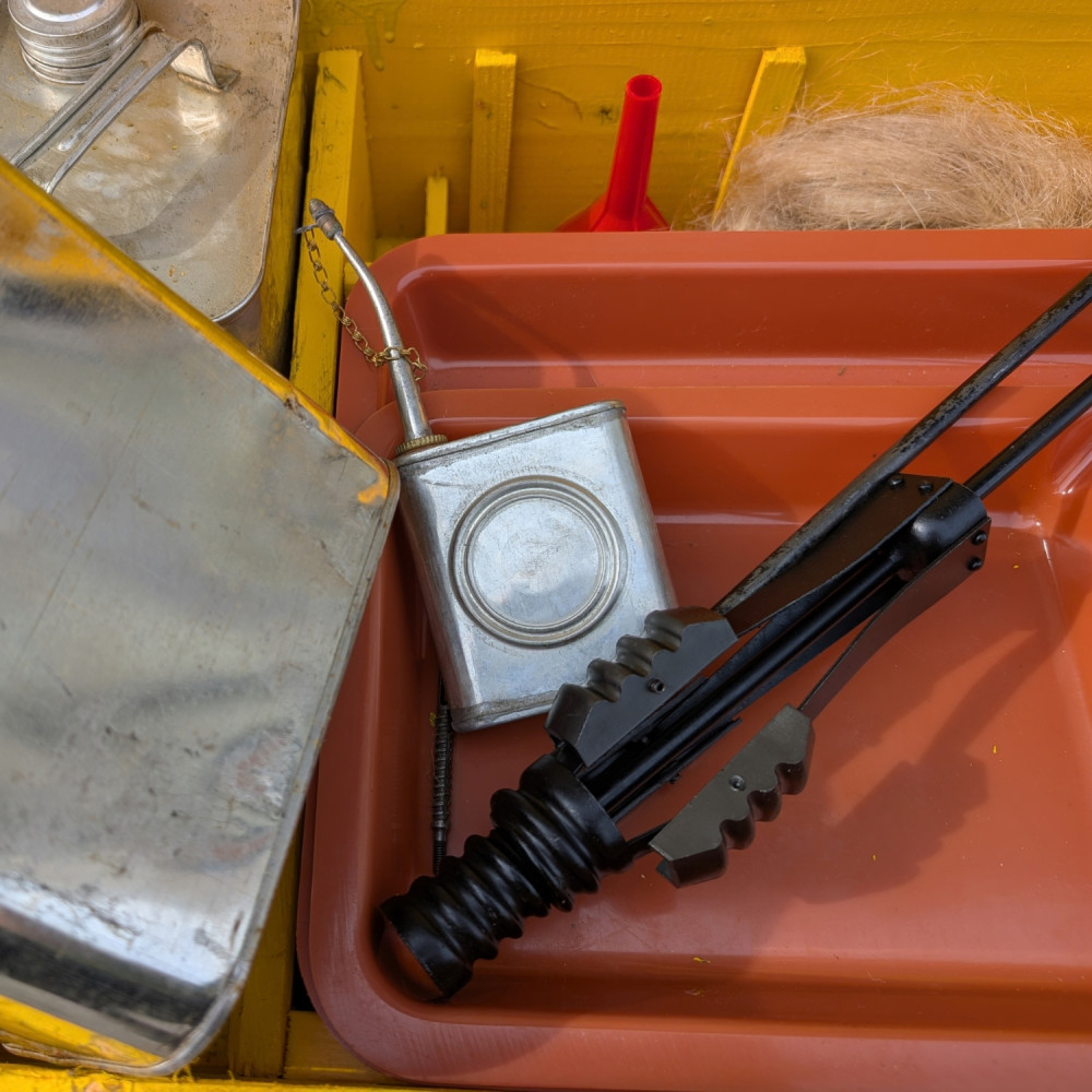 detail Original Czechoslovakian Army Military Cleaning and Conservation Kit - unused