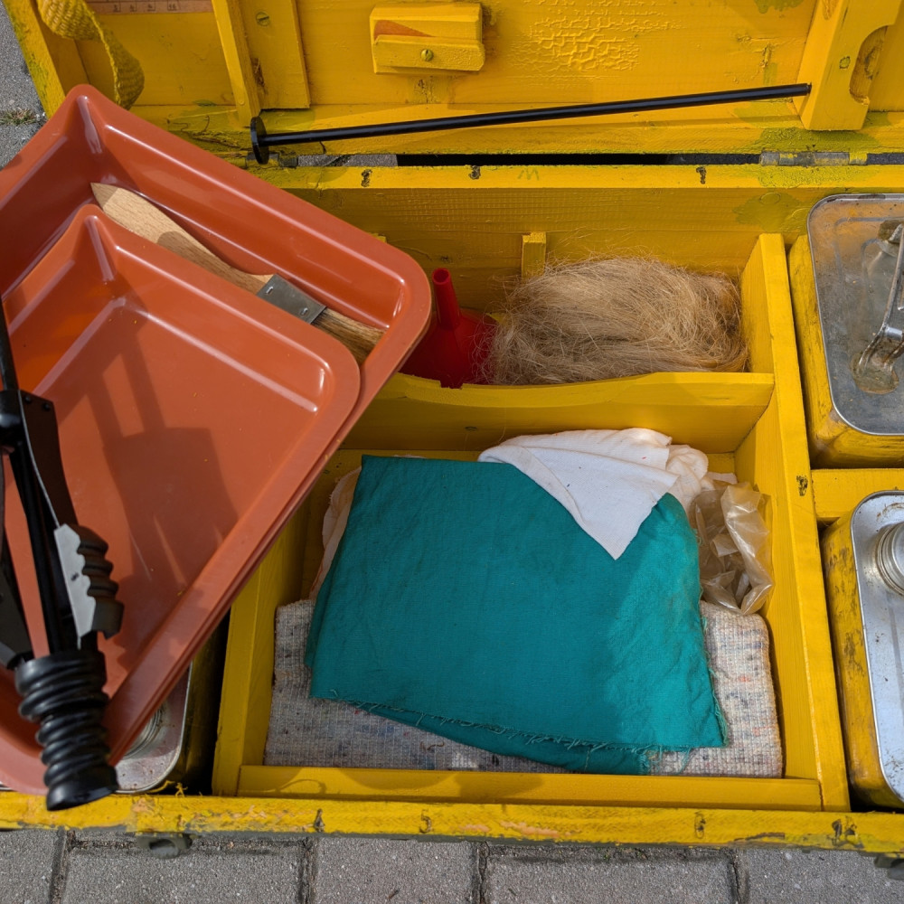 detail Original Czechoslovakian Army Military Cleaning and Conservation Kit - unused